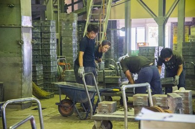 株式會(huì)社能作》高岡百年銅鑄造產(chǎn)業(yè),轉(zhuǎn)守為攻的品牌創(chuàng)新戰(zhàn)略