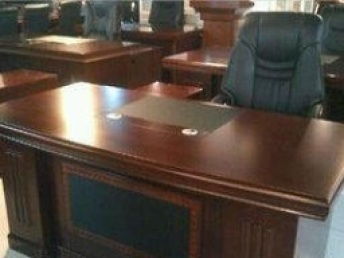 北京二手辦公家具廠 經(jīng)濟(jì)實(shí)惠的老板桌、屏風(fēng)工位與椅子選購指南